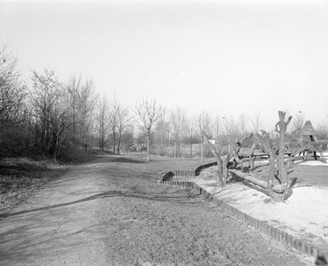 83222 Gezicht in het Sjanghaipark tussen de Karl Marxdreef en de Maniladreef te Utrecht, uit het zuidoosten, met rechts ...